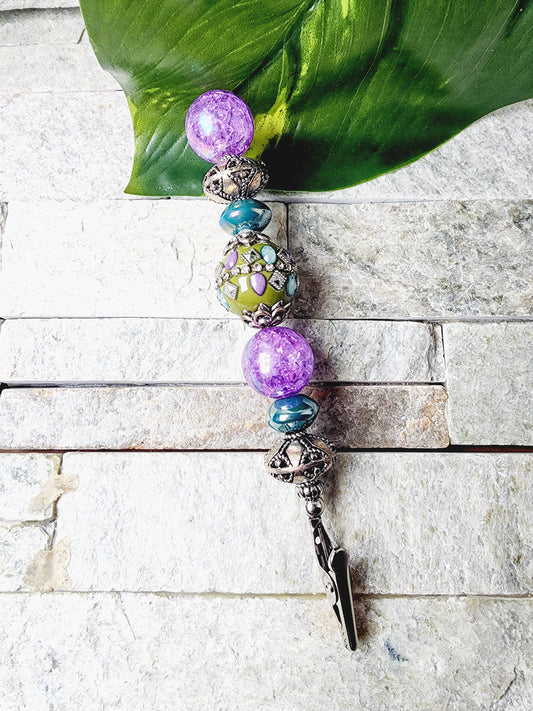 beaded clip tool for bracelets and cards