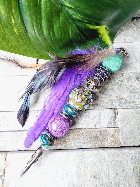 beaded clip tool for bracelets and cards