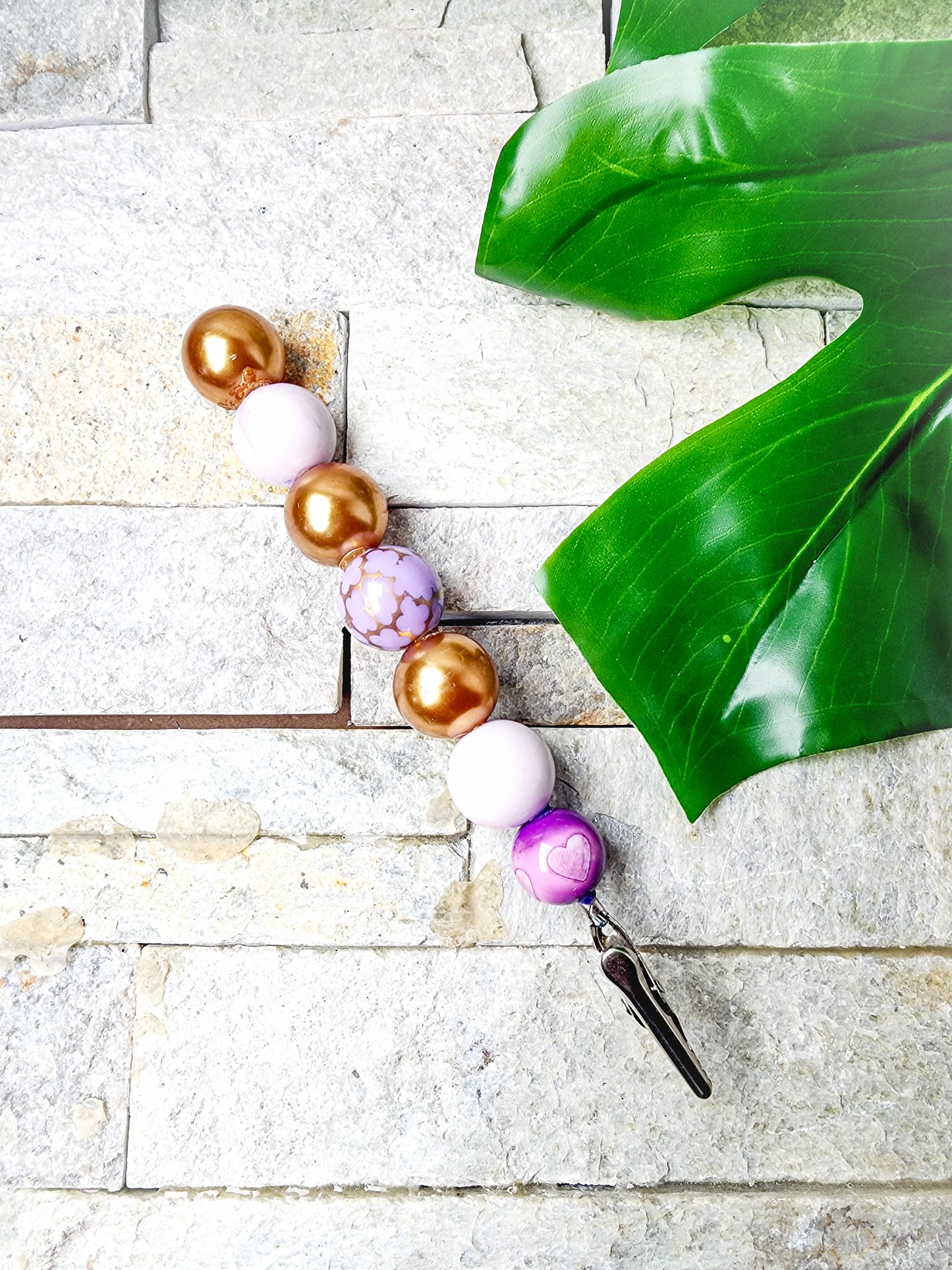 beaded clip tool for bracelets and cards