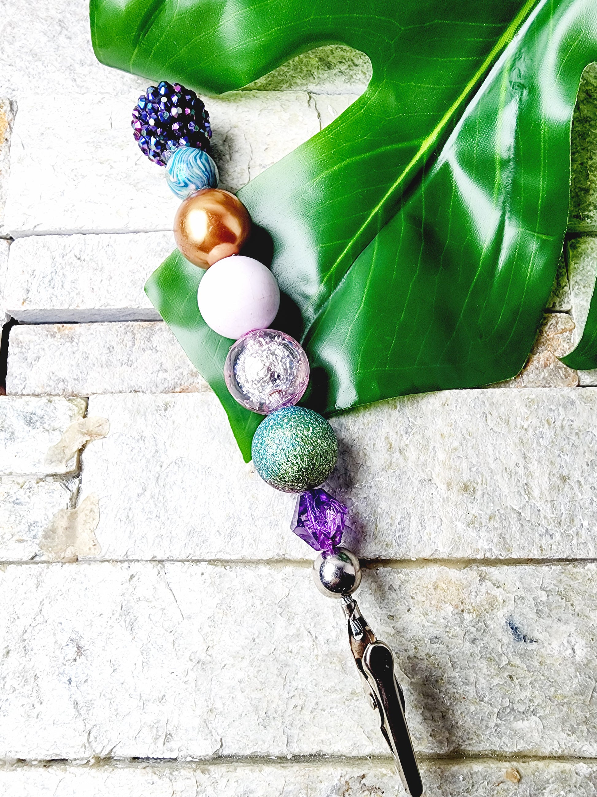 beaded card clip for long nails