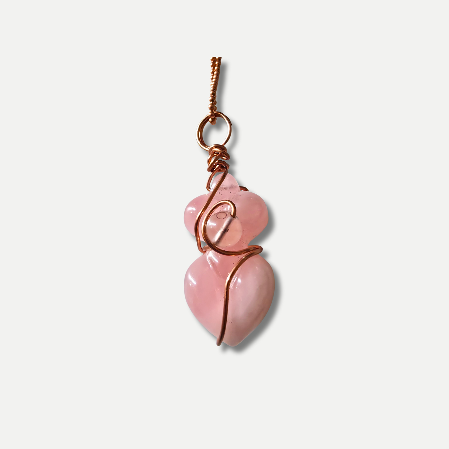 Rose quartz pendant necklace with soft pink natural crystal – JvOR- close up 